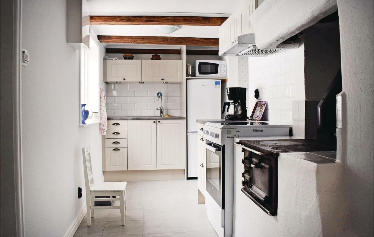 Stunning Home In Tjaellmo With Kitchen Ngoại thất bức ảnh
